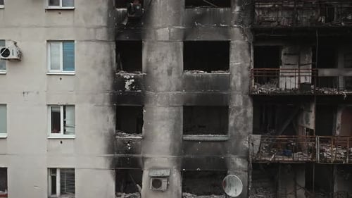 War in Residential Areas Broken Windows and Burned Apartments War in the City City in War Zone