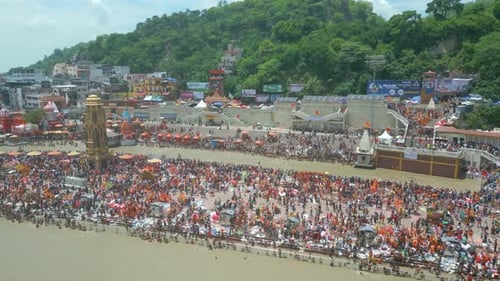 Vidéo du drone Haridwar 4k HAR KI PAURI, Vue par drone de Har ki Pauri Haridwar, vidéo Haridwar, Mata Mans
