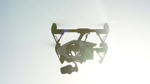 Drohne, Technologie und Flug im Himmel zum Fotografieren, Überwachen und Filmen der Natur