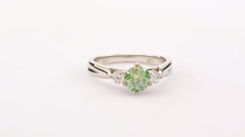 Bague en or blanc et diamant bleu
