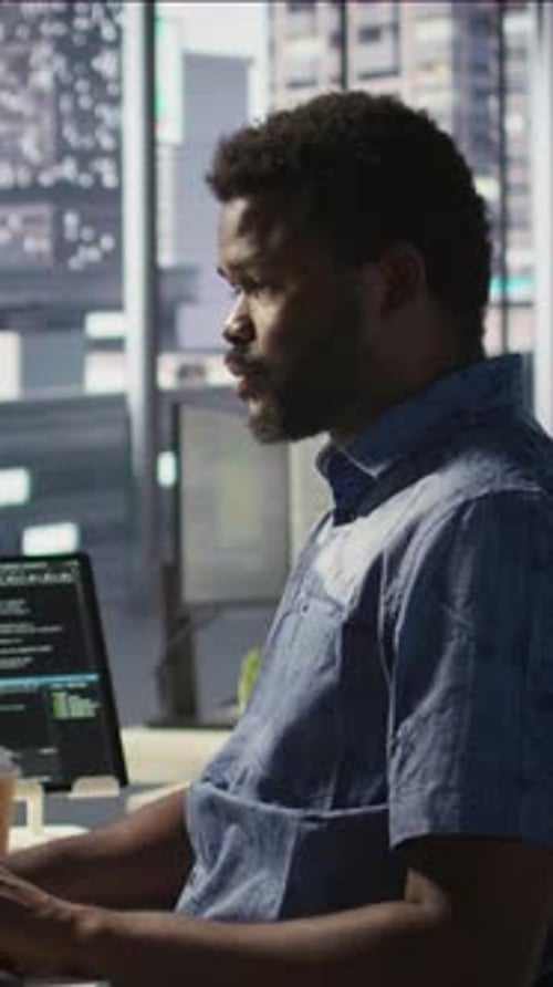IT-Experte für vertikale Video arbeitet mit KI-Technologie zusammen, um Daten in Prognosemodelle umzuwandeln