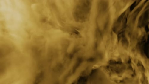 Voler à travers de magnifiques nuages épais et moelleux orageux