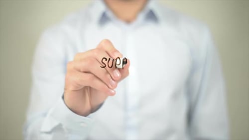 Services de support : écrire un homme sur un écran transparent