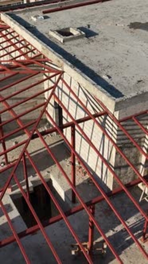 Vídeo vertical: construcción de sofisticados proyectos de alto rascacielos, infraestructura de lujo