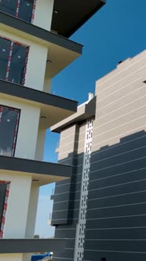 Vídeo vertical de Architectural Marvel que presenta la construcción de viviendas de élite en Alanya, Turquía