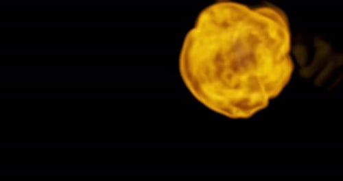 atemberaubender Feuerball, der in Zeitlupe auf die Kamera zufliegt, aufgenommen mit 1000 Bildern pro Sekunde