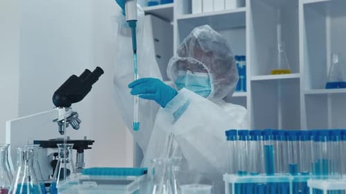 Un scientifique qualifié est engagé dans la réalisation d'expériences de haute précision dans un laboratoire moderne