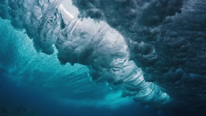Wave vortex with rings. Underwater view of the breaking ocean wave ...
