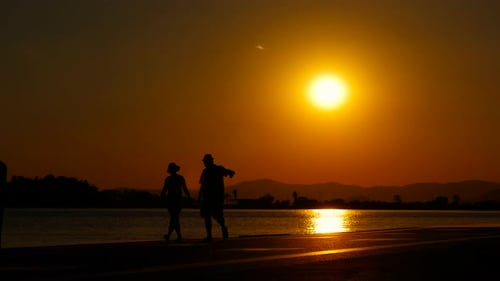Entspannung der Bürger an der Sunset Shore