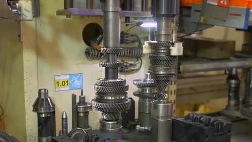Vidéo d'une chaîne de montage de transmissions