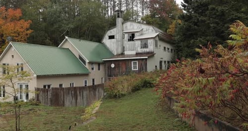 Charming Rural Farmhouse in Autumnal Setting