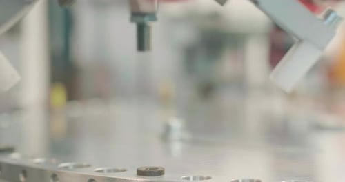 Gros plan sur l'automatisation industrielle et l'ingénierie robotique, dans lesquels le robot ou le bras mécanique est