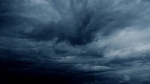 Dunkle Wolken am Himmel