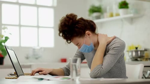 Travailler à distance pendant une pandémie tout en respectant les mesures de sécurité et les directives essentielles