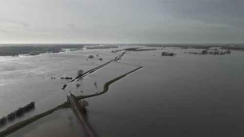 Waal's Overflow: Veerweg Submerged in the High Waters of the River