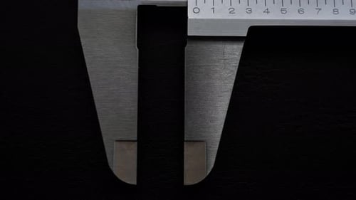 expansion and contraction of the vernier calipers