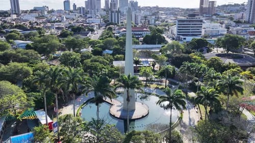 Sculpture d'obélisque à Campina Grande à Paraiba, au nord-est du Brésil.