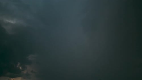 Himmel, natürlicher Hintergrund, Cumulonimbus-Wolken, Regen, schwere Wolken weichen weißen, flauschigen Wolken