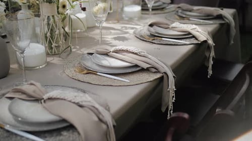 Elegant Wedding Table Setting with Neutral Decor