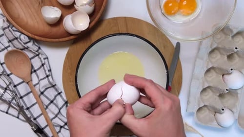 Separating Egg Yolk from White with Eggshell