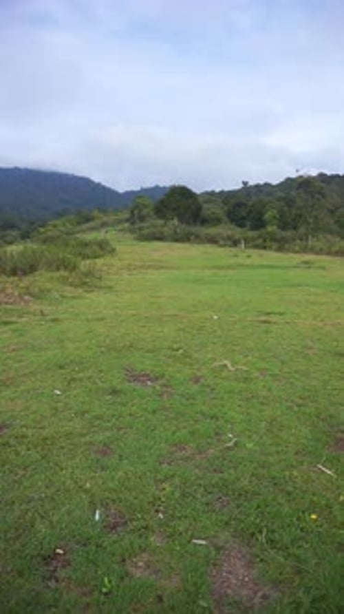 portraits of beautiful natural mountain views, panoramic views of hills, clear skies in the morning