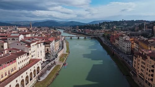 Aerial view of Florence, showcasing the Arno River, historic buildings, and bridges