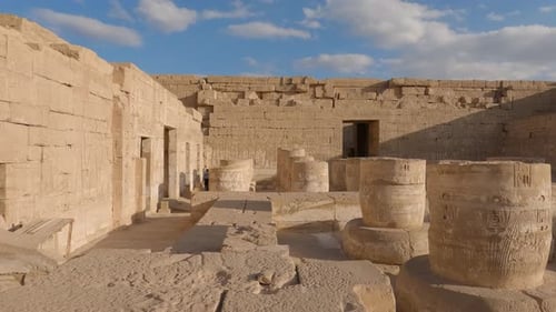 Ruinas del complejo de templos del antiguo Egipto - Medinet Habu, Luxor, Egipto