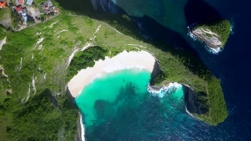 Kelingking beach.