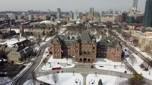 Vue aérienne hivernale de l'Assemblée législative de l'Ontario 4K