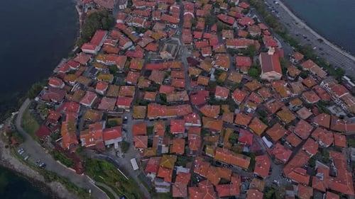 Vue aérienne de la ville historique de Nessebar au lever du soleil, Bulgarie.