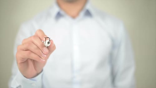 Tech Support Man schreibt auf transparentem Bildschirm