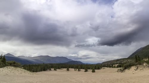 Ciel orageux au-dessus du désert de Carcross