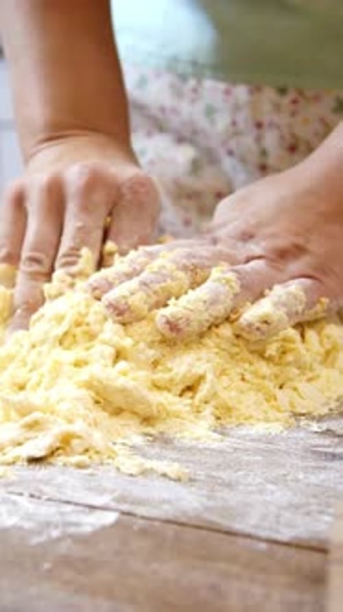 Vertikale Ansicht von hausgemachter Pasta