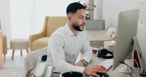 Ideias de digitação, planejamento de computadores e empresários para o site da empresa, pesquisa