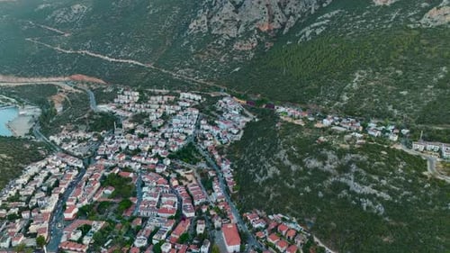 Luftaufnahme Ruhiger Blick auf die Küste von Ka Town in der Morgendämmerung in Antalya