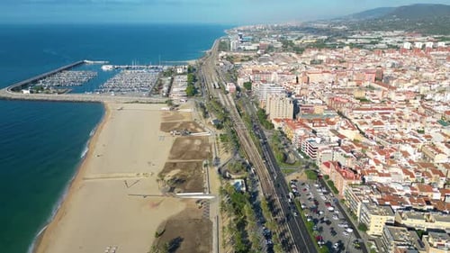 Vista aérea de Mataró, una ciudad mediterránea cerca de Barcelona, capital del Maresme, Cataluña, España