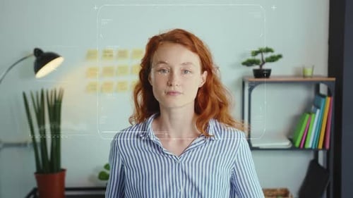 Glückliches lächelndes Gesicht einer jungen schönen Frau mit animiertem biometrischem Scannen des Gesichts Futuristisches 3D