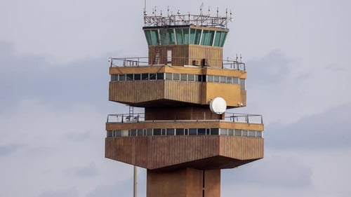 Flugsicherungsturm in einem Flughafen
