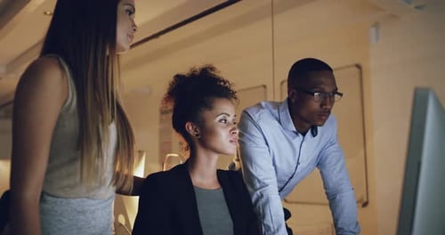 4k video footage of businesspeople working together in the office