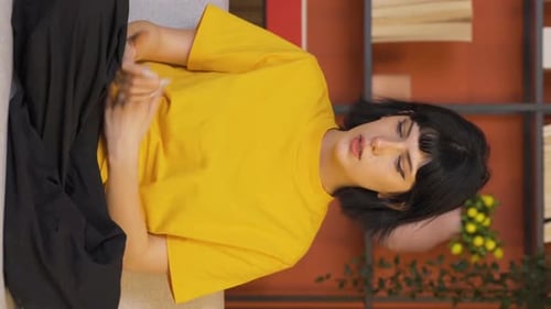 Vertical video of She's a young woman with a fussy and time pressure.