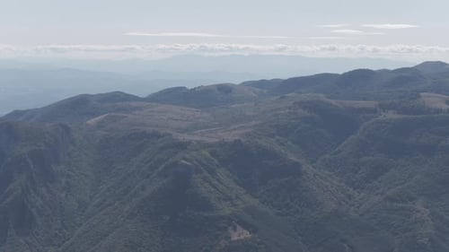 Vue imprenable sur les montagnes de Vratsa