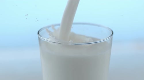 Milk Pouring and Splahsing in ; on Phantom Flex