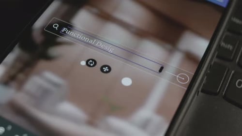 Inscrição de design funcional no designer de smartphone fazendo um design de anúncio em um aplicativo móvel