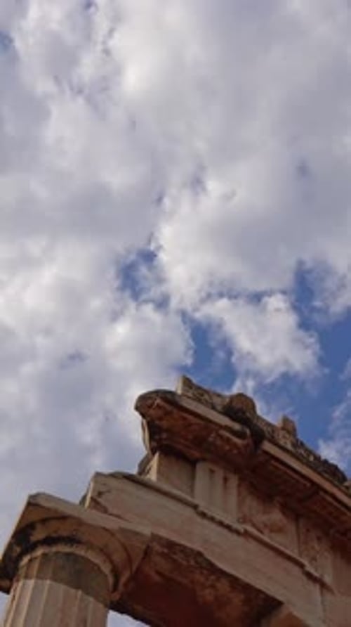 Ruines grecques antiques du temple d'Athéna Pronaia à Delphes, Grèce