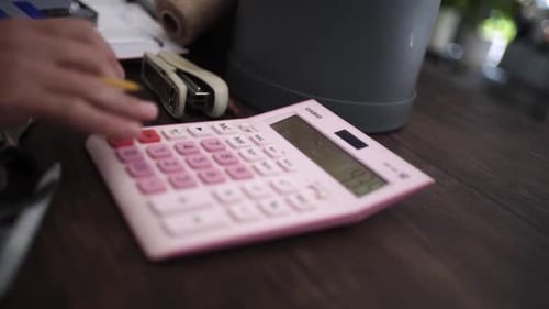 Contando usando a calculadora rosa