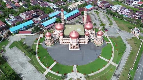 MT - Belle mosquée dans un paysage rural paisible