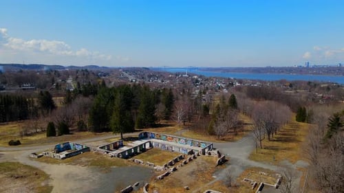 village to cross de water