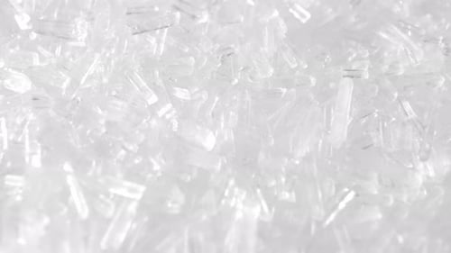 Le glutamate monosodique (MSG) est un exhausteur de goût utilisé dans diverses cuisines