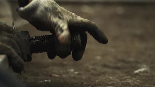 The technician assembles the machine and screws the machine mounting base.