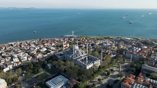 Aerial view of Sultanahmet Camii (the Blue Mosque) in Istanbul, Turkey.
